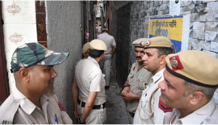 द्वारका में करंट लगने से युवक की हुई मौत, पुलिस ने पत्नी और चचेरे भाई को हिरासत में लिया
