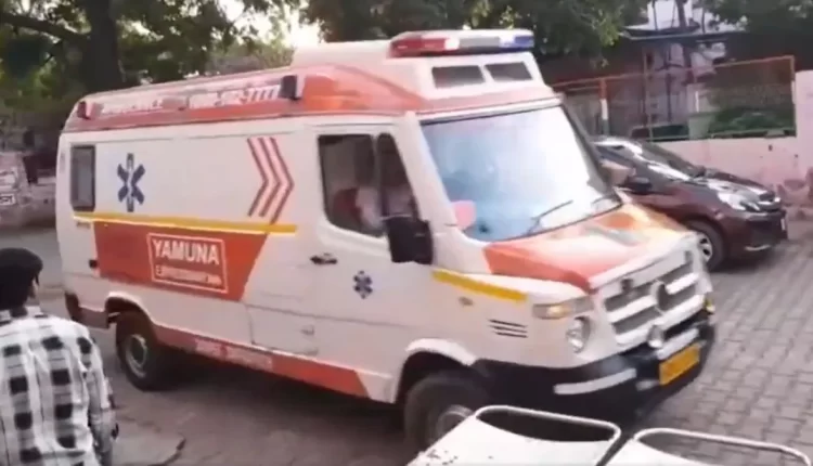 यमुना एक्सप्रेसवे पर दर्दनाक हादसा, कार सवार 6 लोगों की मौत, 2 घायल; निजी बस भी पलटी