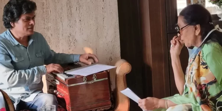 92 की उम्र में भी जुनून कायम: आशा भोसले ने 3 घंटे खड़े रहकर रिकॉर्ड किया गाना, सुदीप बनर्जी का भावुक खुलासा