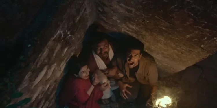 Rakasa Review: 120 मिनट की खौफनाक कहानी, धोखे के बाद भूतिया किले में फंसा NRI, डर और रहस्य से भरपूर फिल्म